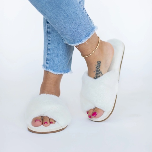 Designer Jillian Harris Shoes - JILLIAN HARRIS Slippers Samara White Fluffy Faux Fur Slip-on Size L NWT
